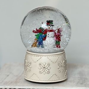 Secretly Santa Snowman Musical Waterglobe